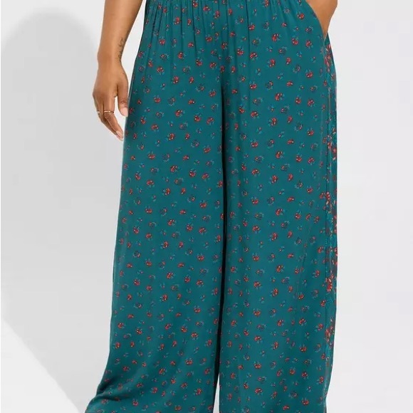 Torrid NWT Pull-On Wide Leg Challis Smocked Waist High-Rise Pant in Deep Teal - Picture 2 of 6